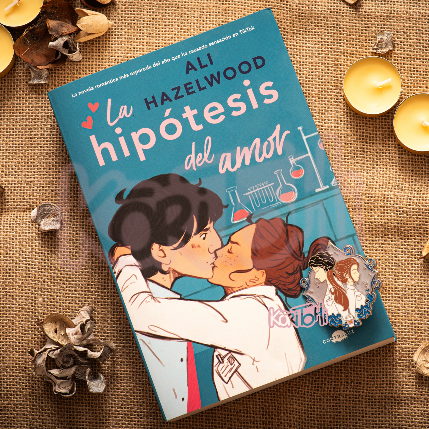 Enamel Pin - Hipótesis - Adam y Olivia